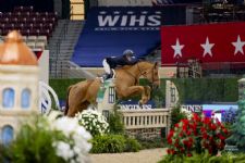 Gochman and Schutt Take the Spotlight with Grand Amateur Hunter Titles at WIHS